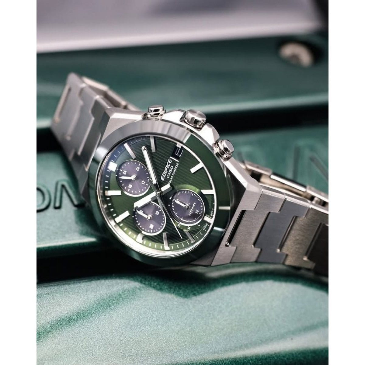 Casio Edifice EFS-S650D-3AEF стоманена каишка зелен циферблат детайл