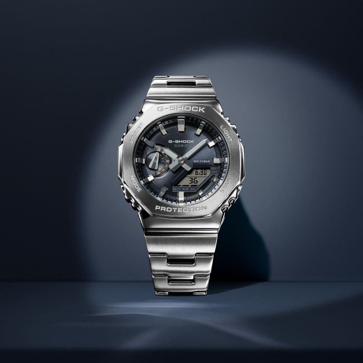 Casio G-Shock GM-2110D-8AER G-Steel стоманен безел 200м водоустойчивост