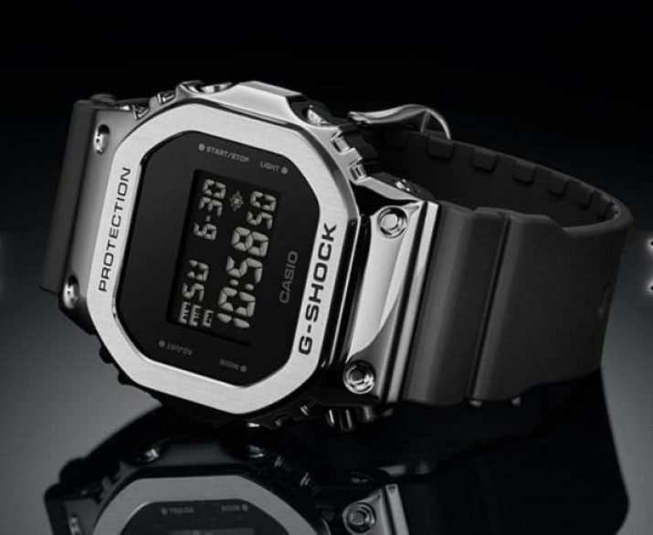 Часовник Casio G-Shock GM-5600-1ER